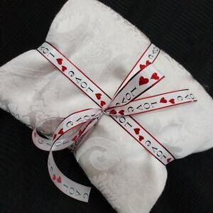 VINTAGE REGAL ARTISTRY DAMASK CREAM FULL SIZED TABLECLOTH, SATINY & DELICIOUS!